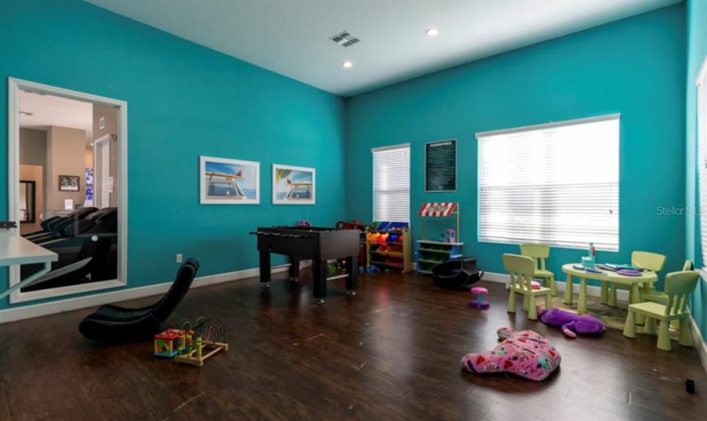 For Sale: $307,000 (3 beds, 2 baths, 1300 Square Feet)