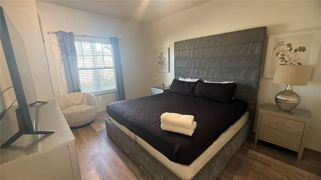 For Sale: $307,000 (3 beds, 2 baths, 1300 Square Feet)