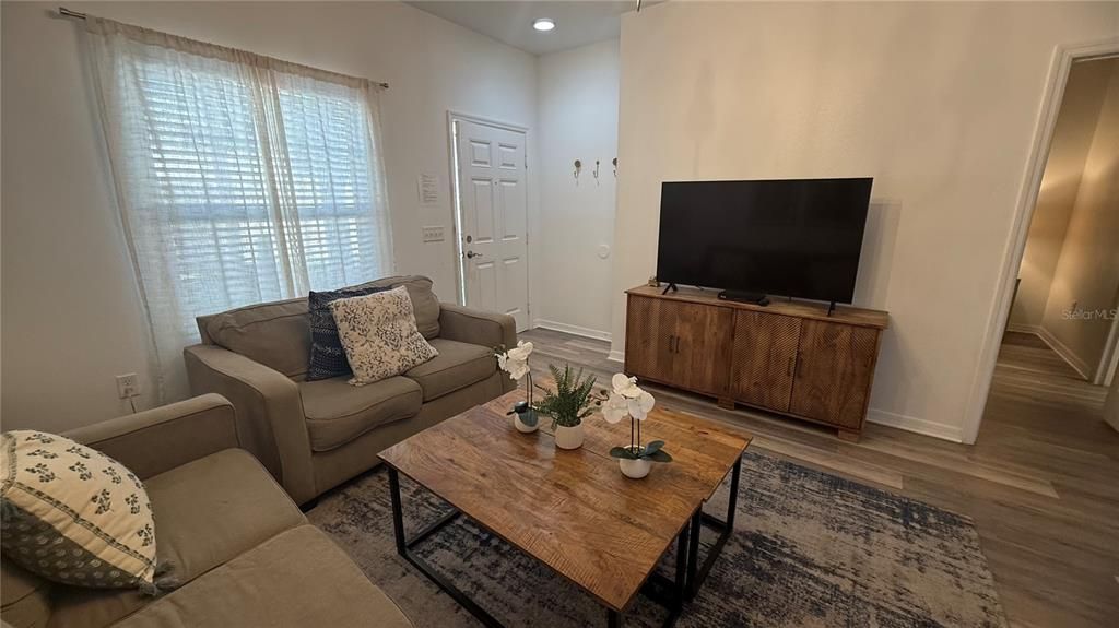 For Sale: $307,000 (3 beds, 2 baths, 1300 Square Feet)