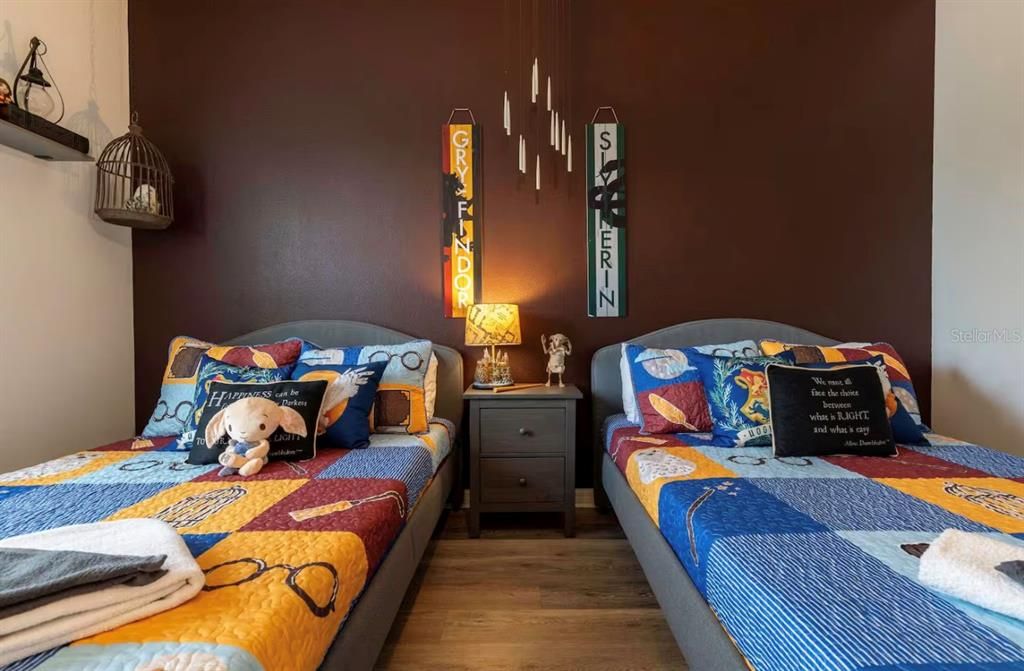 For Sale: $307,000 (3 beds, 2 baths, 1300 Square Feet)