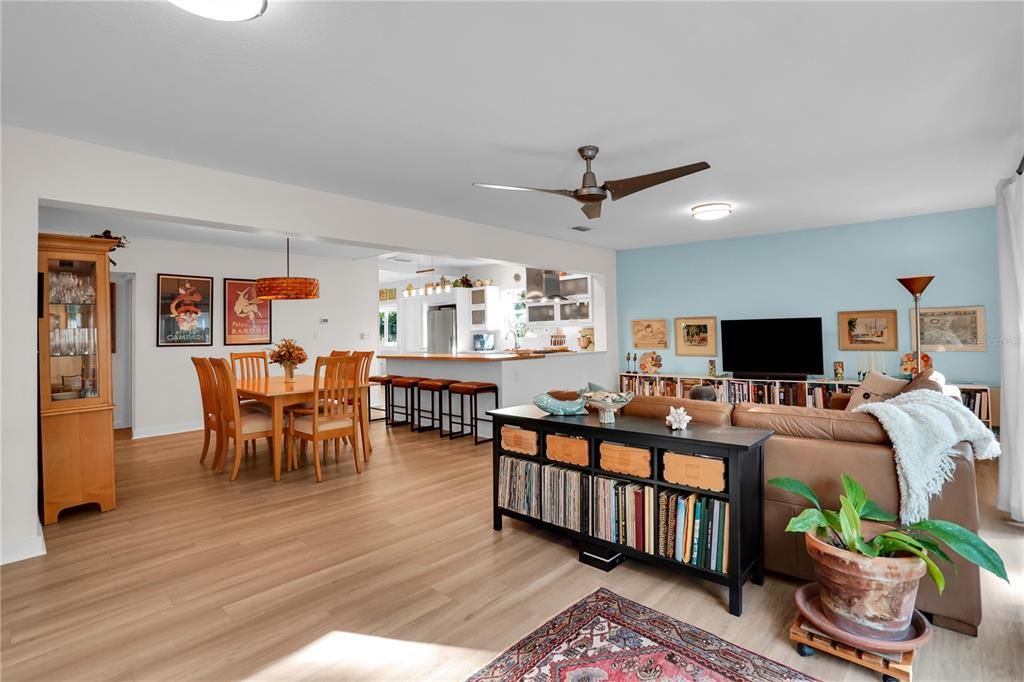 En Venta: $795,000 (4 camas, 3 baños, 2171 Pies cuadrados)