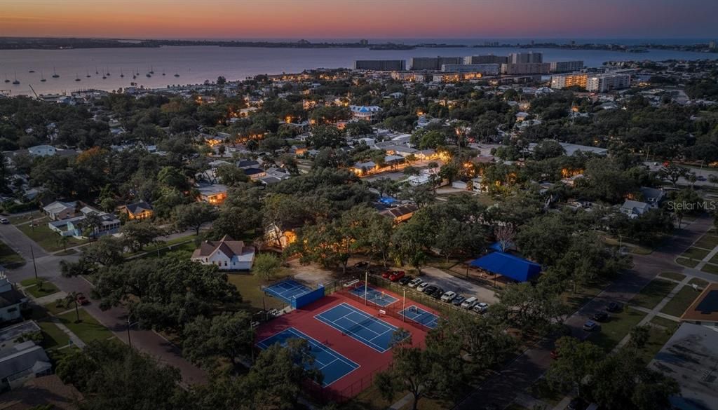 En Venta: $795,000 (4 camas, 3 baños, 2171 Pies cuadrados)