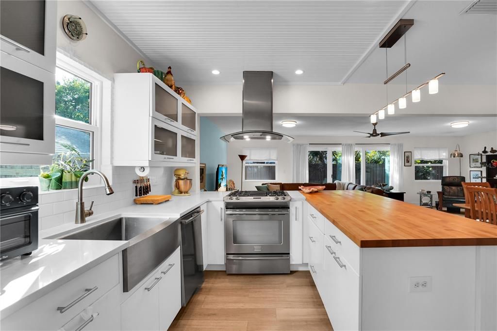 En Venta: $795,000 (4 camas, 3 baños, 2171 Pies cuadrados)