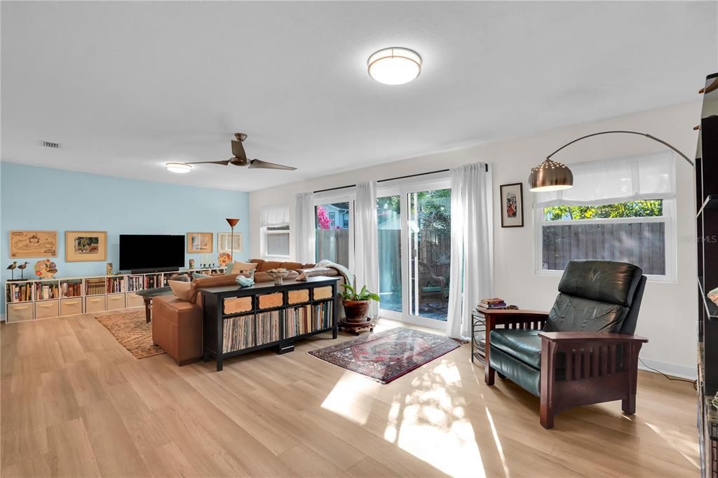 En Venta: $795,000 (4 camas, 3 baños, 2171 Pies cuadrados)