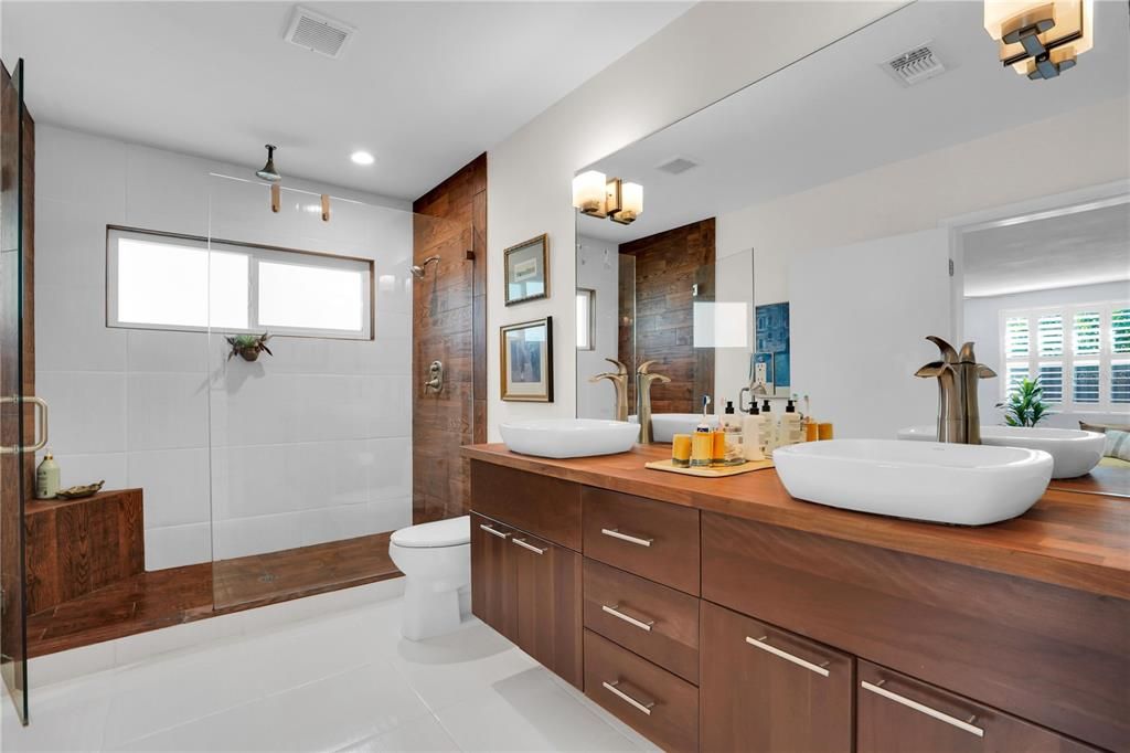 En Venta: $795,000 (4 camas, 3 baños, 2171 Pies cuadrados)