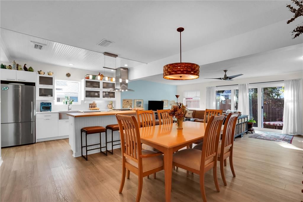 En Venta: $795,000 (4 camas, 3 baños, 2171 Pies cuadrados)