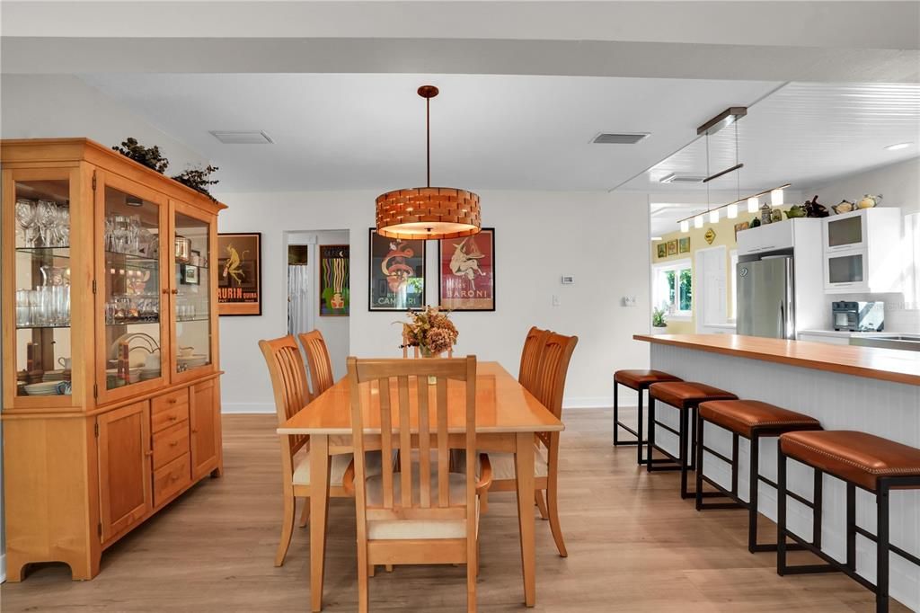 En Venta: $795,000 (4 camas, 3 baños, 2171 Pies cuadrados)