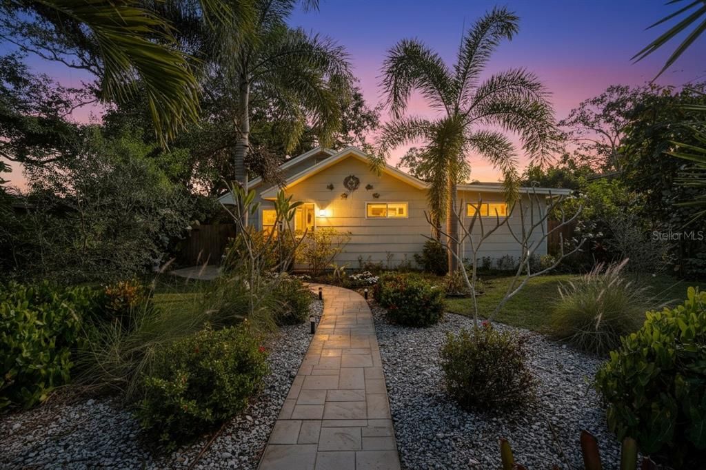 En Venta: $795,000 (4 camas, 3 baños, 2171 Pies cuadrados)