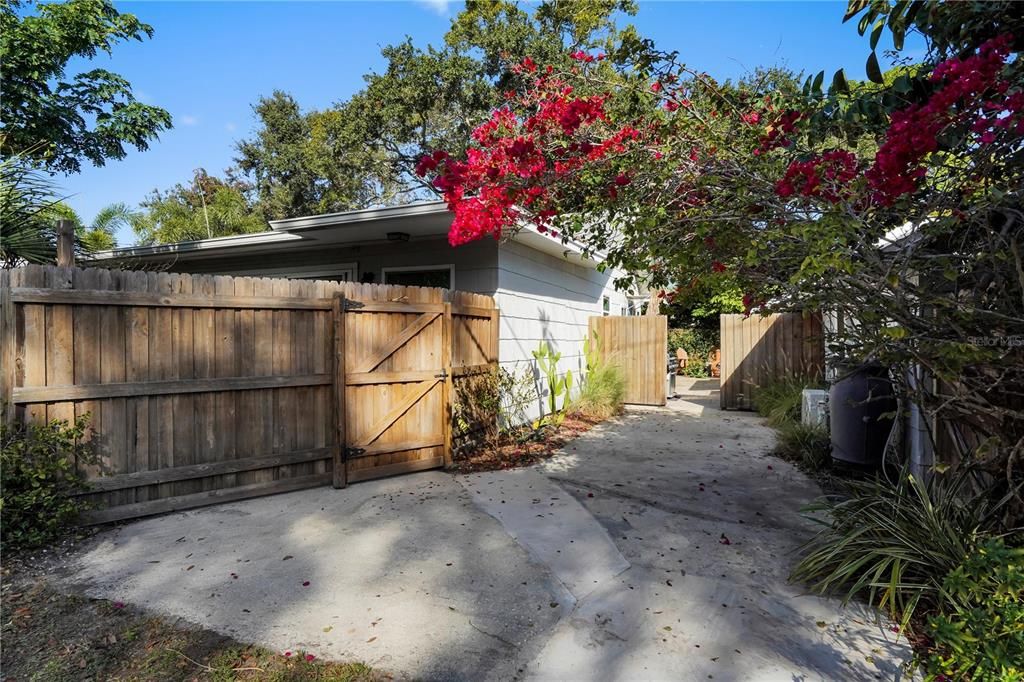 En Venta: $795,000 (4 camas, 3 baños, 2171 Pies cuadrados)