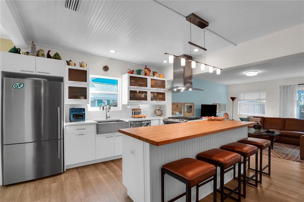 En Venta: $795,000 (4 camas, 3 baños, 2171 Pies cuadrados)