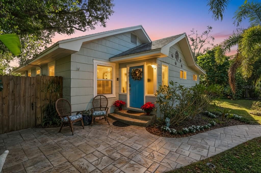 En Venta: $795,000 (4 camas, 3 baños, 2171 Pies cuadrados)