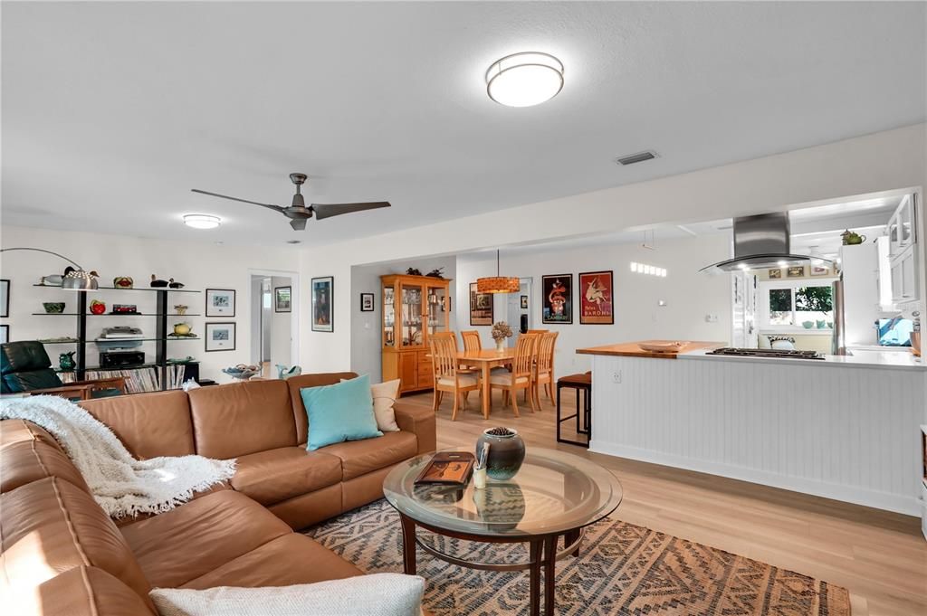 En Venta: $795,000 (4 camas, 3 baños, 2171 Pies cuadrados)