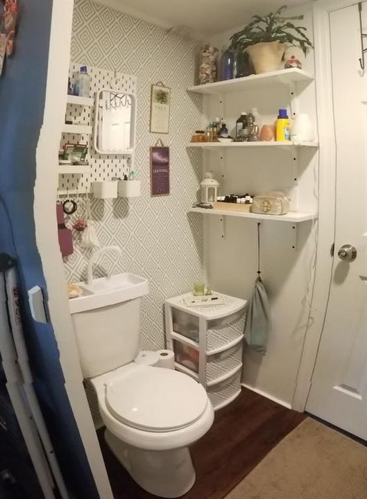 For Rent: $1,200 (1 beds, 1 baths, 200 Square Feet)