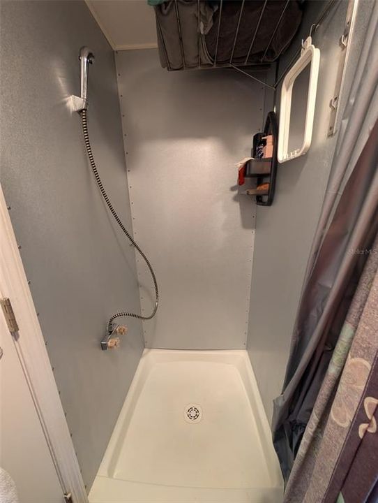 For Rent: $1,200 (1 beds, 1 baths, 200 Square Feet)