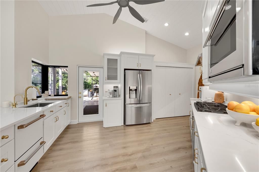 待售: $2,249,000 (4 贝兹, 2 浴室, 2774 平方英尺)