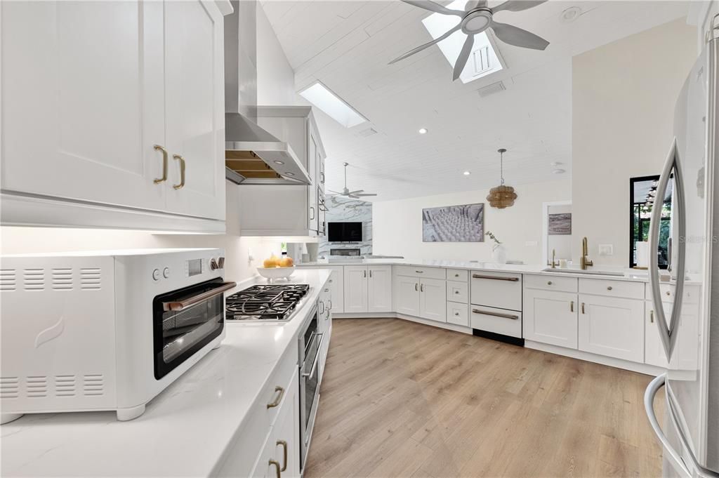 待售: $2,249,000 (4 贝兹, 2 浴室, 2774 平方英尺)