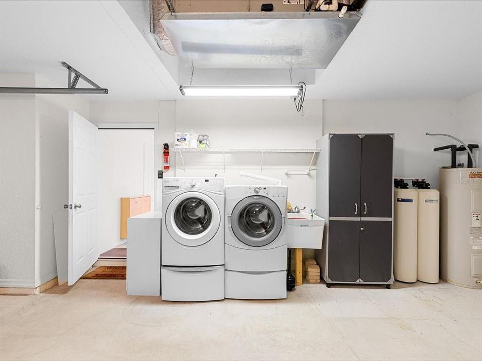 For Sale: $275,000 (3 beds, 2 baths, 1594 Square Feet)