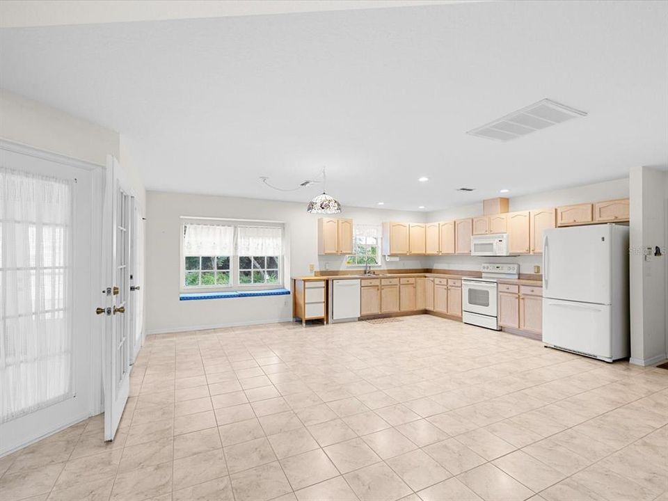 For Sale: $275,000 (3 beds, 2 baths, 1594 Square Feet)