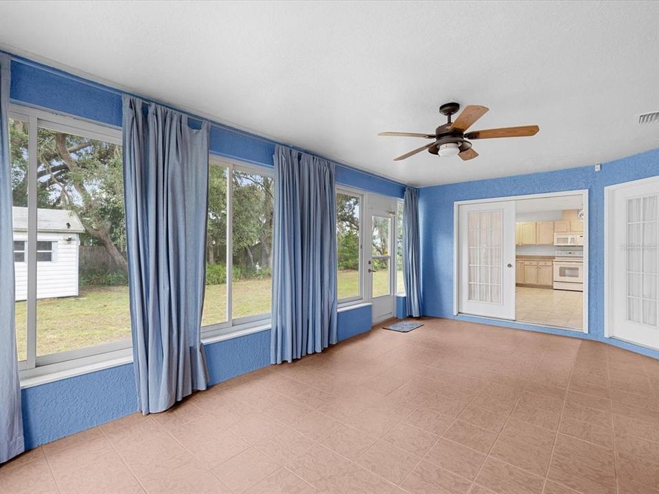 For Sale: $275,000 (3 beds, 2 baths, 1594 Square Feet)