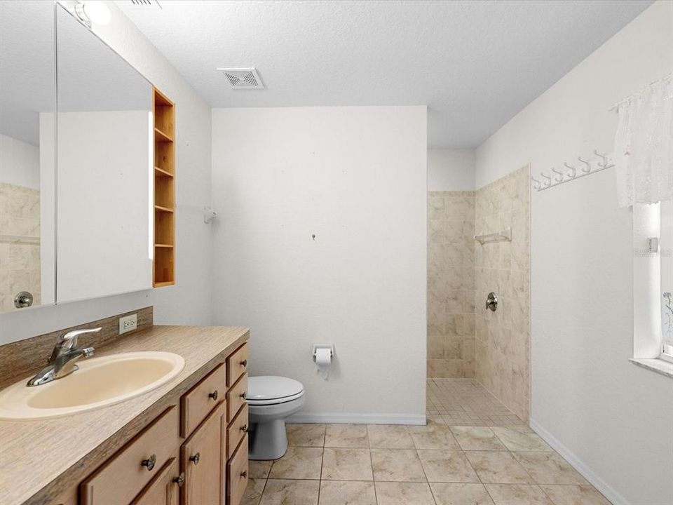 For Sale: $275,000 (3 beds, 2 baths, 1594 Square Feet)