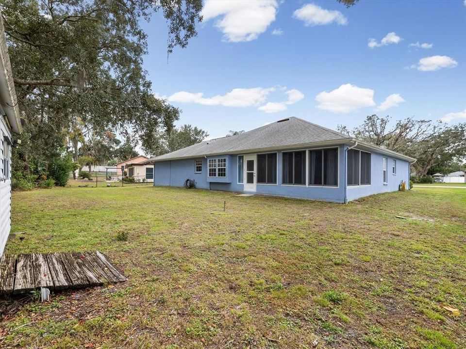 For Sale: $275,000 (3 beds, 2 baths, 1594 Square Feet)