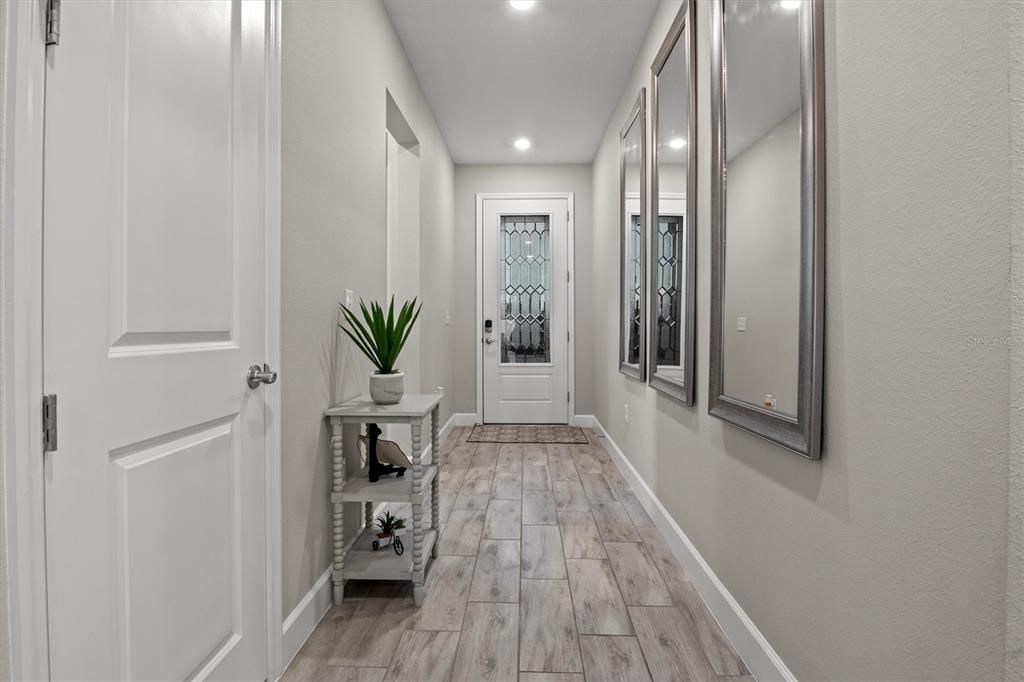 En Renta: $2,400 (4 camas, 3 baños, 2066 Pies cuadrados)