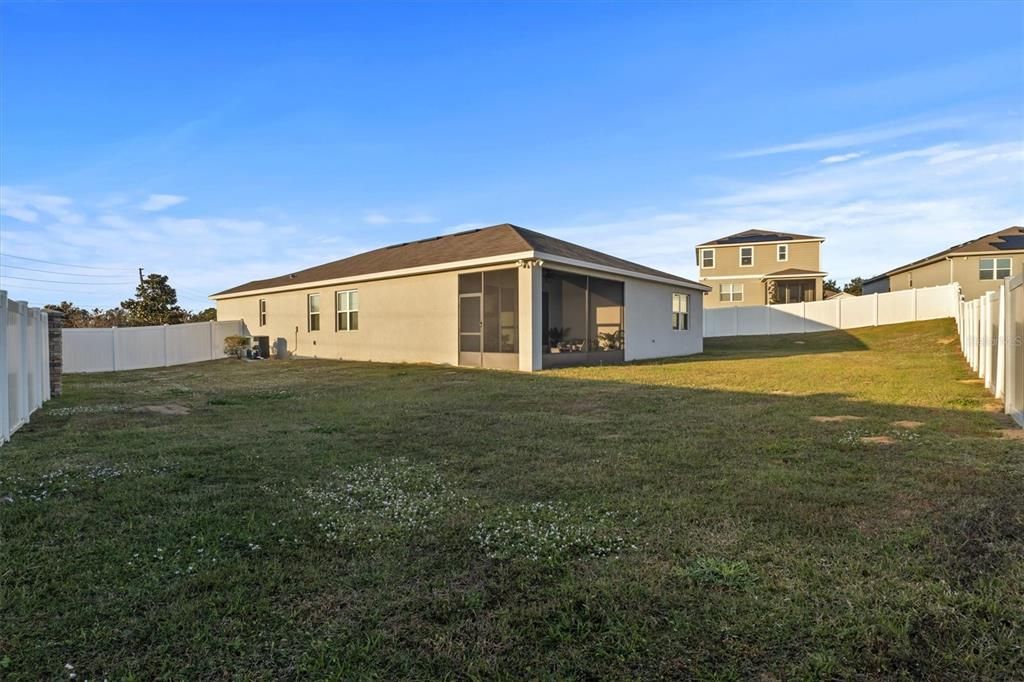 En Renta: $2,400 (4 camas, 3 baños, 2066 Pies cuadrados)