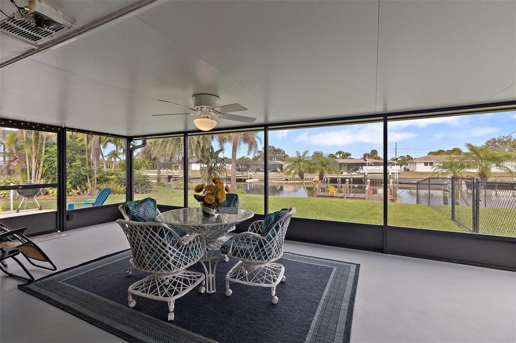 For Sale: $399,900 (2 beds, 2 baths, 1316 Square Feet)