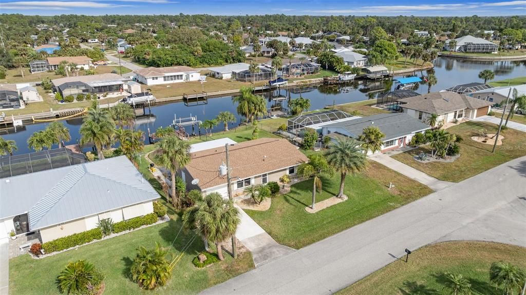 For Sale: $399,900 (2 beds, 2 baths, 1316 Square Feet)