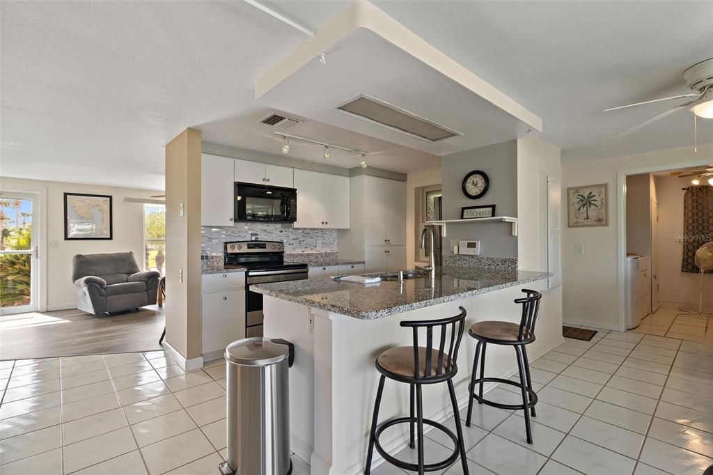 For Sale: $399,900 (2 beds, 2 baths, 1316 Square Feet)