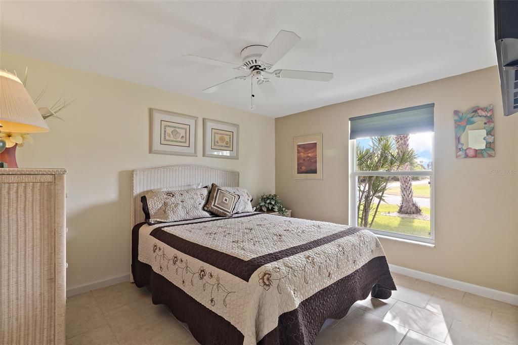 For Sale: $399,900 (2 beds, 2 baths, 1316 Square Feet)