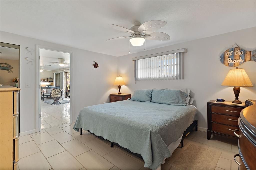 For Sale: $399,900 (2 beds, 2 baths, 1316 Square Feet)