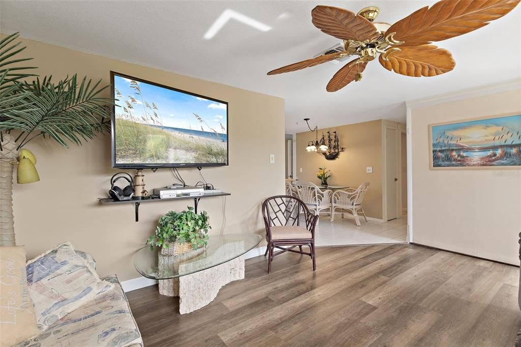 For Sale: $399,900 (2 beds, 2 baths, 1316 Square Feet)