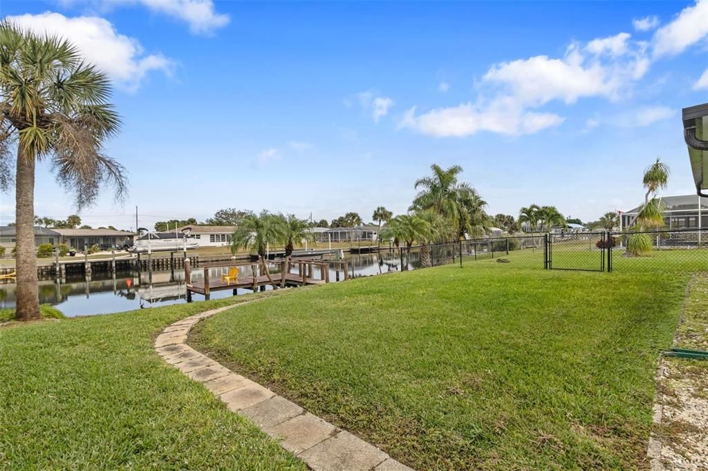 For Sale: $399,900 (2 beds, 2 baths, 1316 Square Feet)