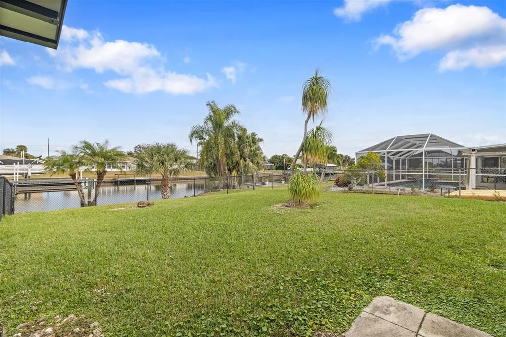 For Sale: $399,900 (2 beds, 2 baths, 1316 Square Feet)