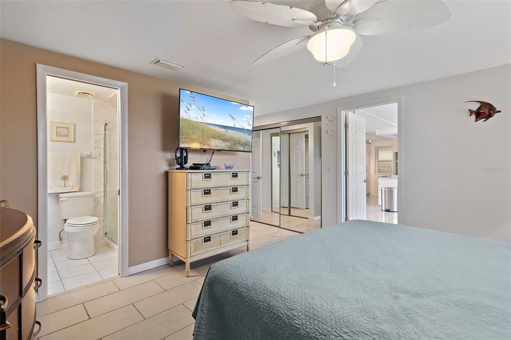 For Sale: $399,900 (2 beds, 2 baths, 1316 Square Feet)