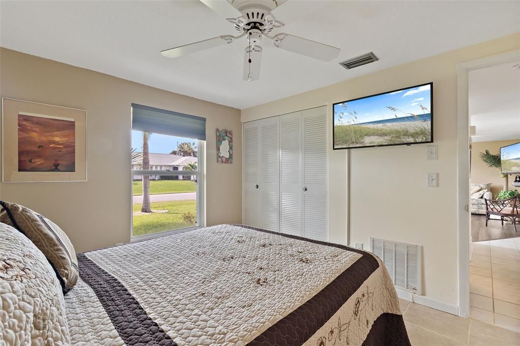 For Sale: $399,900 (2 beds, 2 baths, 1316 Square Feet)