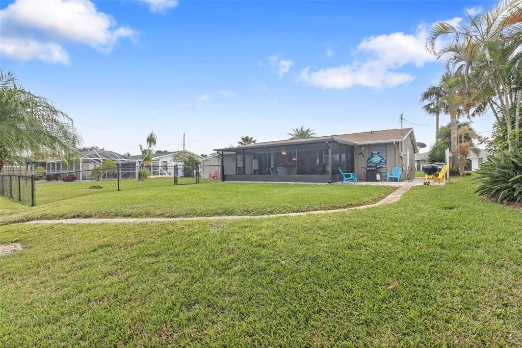 For Sale: $399,900 (2 beds, 2 baths, 1316 Square Feet)
