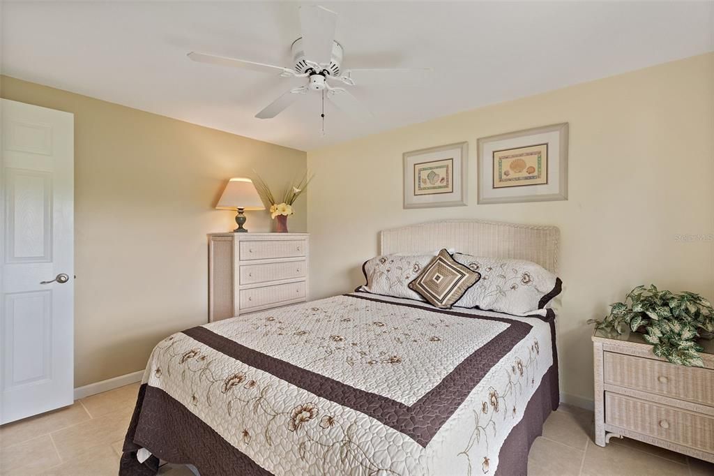 For Sale: $399,900 (2 beds, 2 baths, 1316 Square Feet)