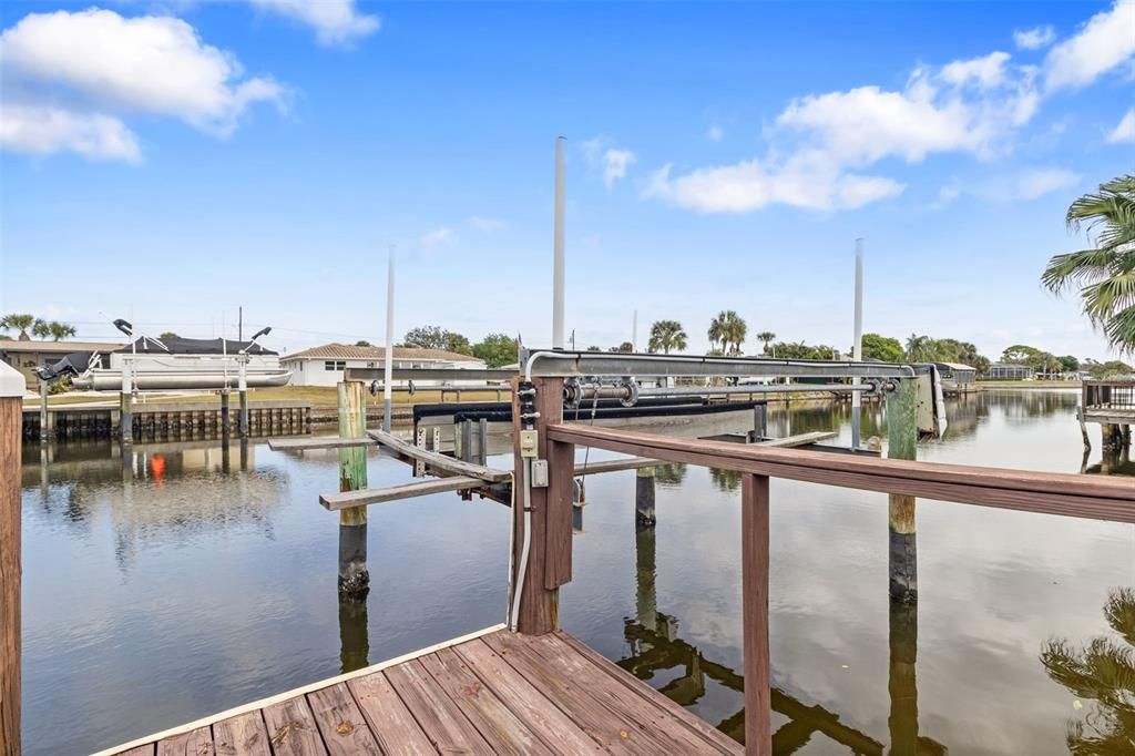 For Sale: $399,900 (2 beds, 2 baths, 1316 Square Feet)