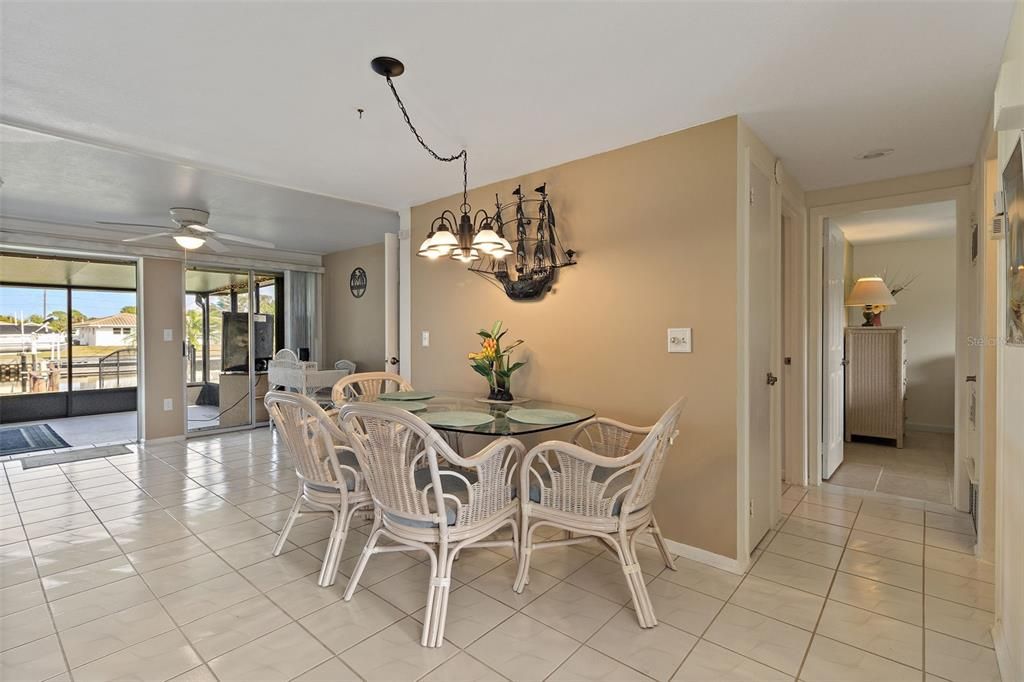 For Sale: $399,900 (2 beds, 2 baths, 1316 Square Feet)