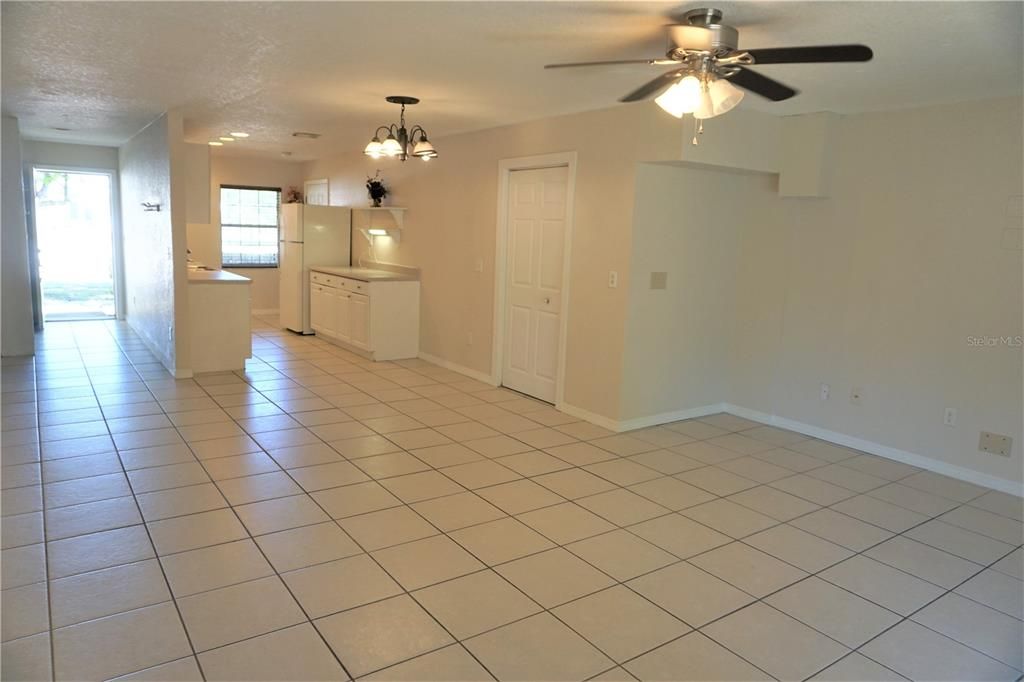 For Rent: $1,900 (2 beds, 1 baths, 1100 Square Feet)