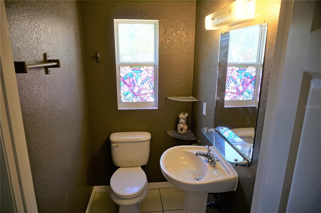 For Rent: $1,900 (2 beds, 1 baths, 1100 Square Feet)