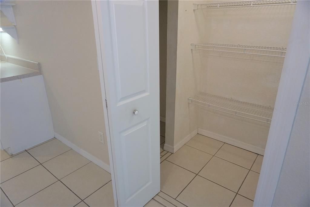 For Rent: $1,900 (2 beds, 1 baths, 1100 Square Feet)