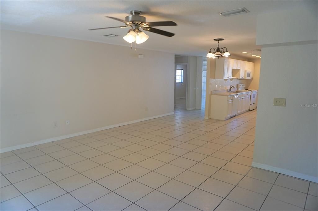For Rent: $1,900 (2 beds, 1 baths, 1100 Square Feet)