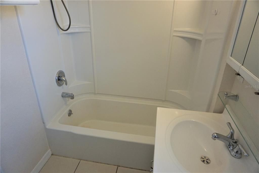 For Rent: $1,900 (2 beds, 1 baths, 1100 Square Feet)