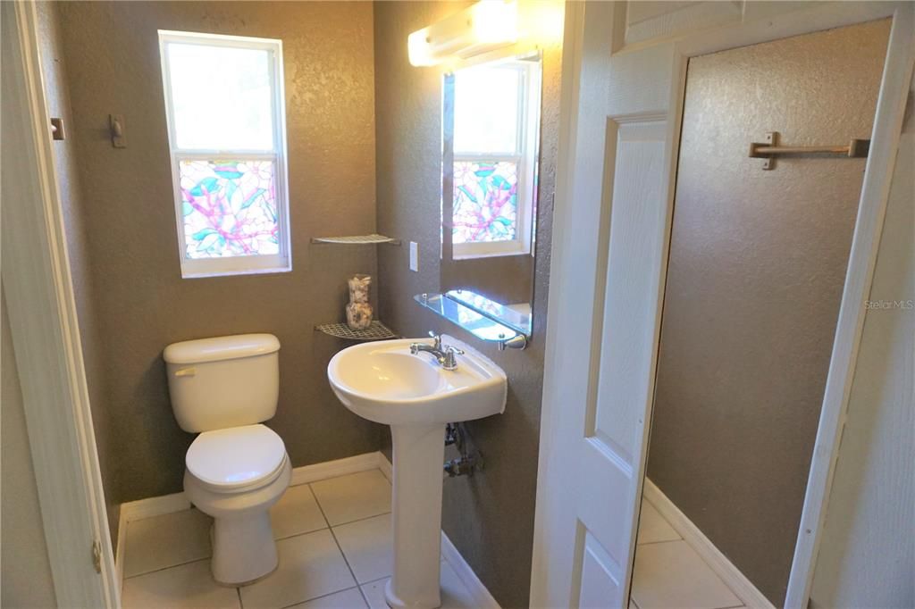 For Rent: $1,900 (2 beds, 1 baths, 1100 Square Feet)