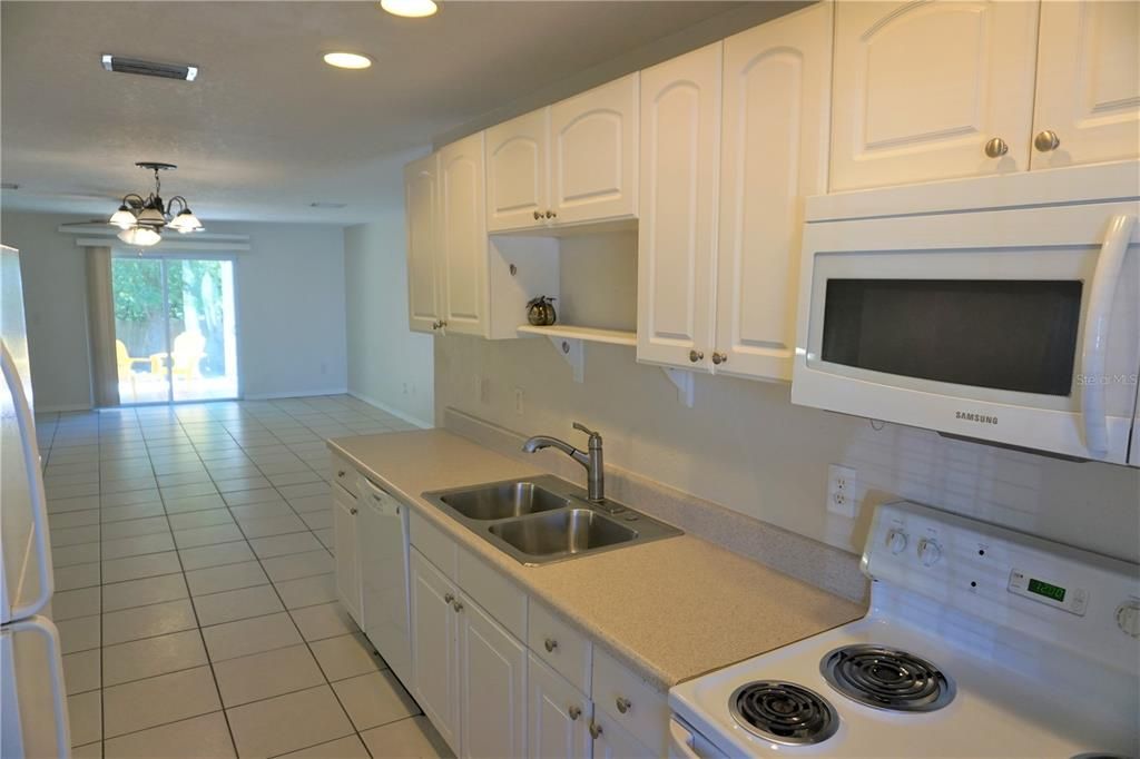 For Rent: $1,900 (2 beds, 1 baths, 1100 Square Feet)