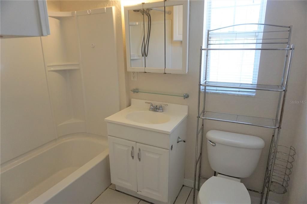 For Rent: $1,900 (2 beds, 1 baths, 1100 Square Feet)