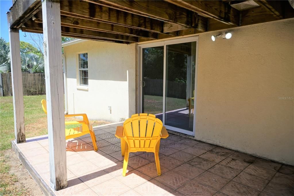 For Rent: $1,900 (2 beds, 1 baths, 1100 Square Feet)